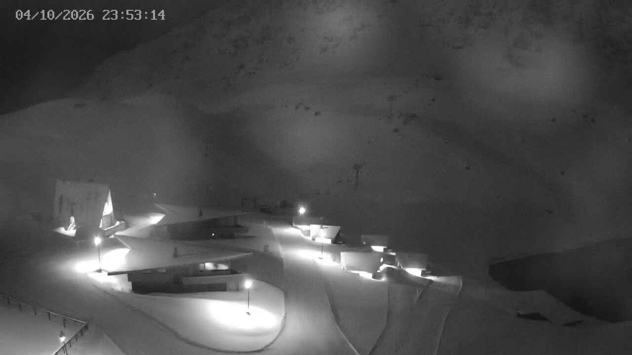Portillo Roca Jack snow cam captured at 4 October 2026 at 11:54 pm GMT-3