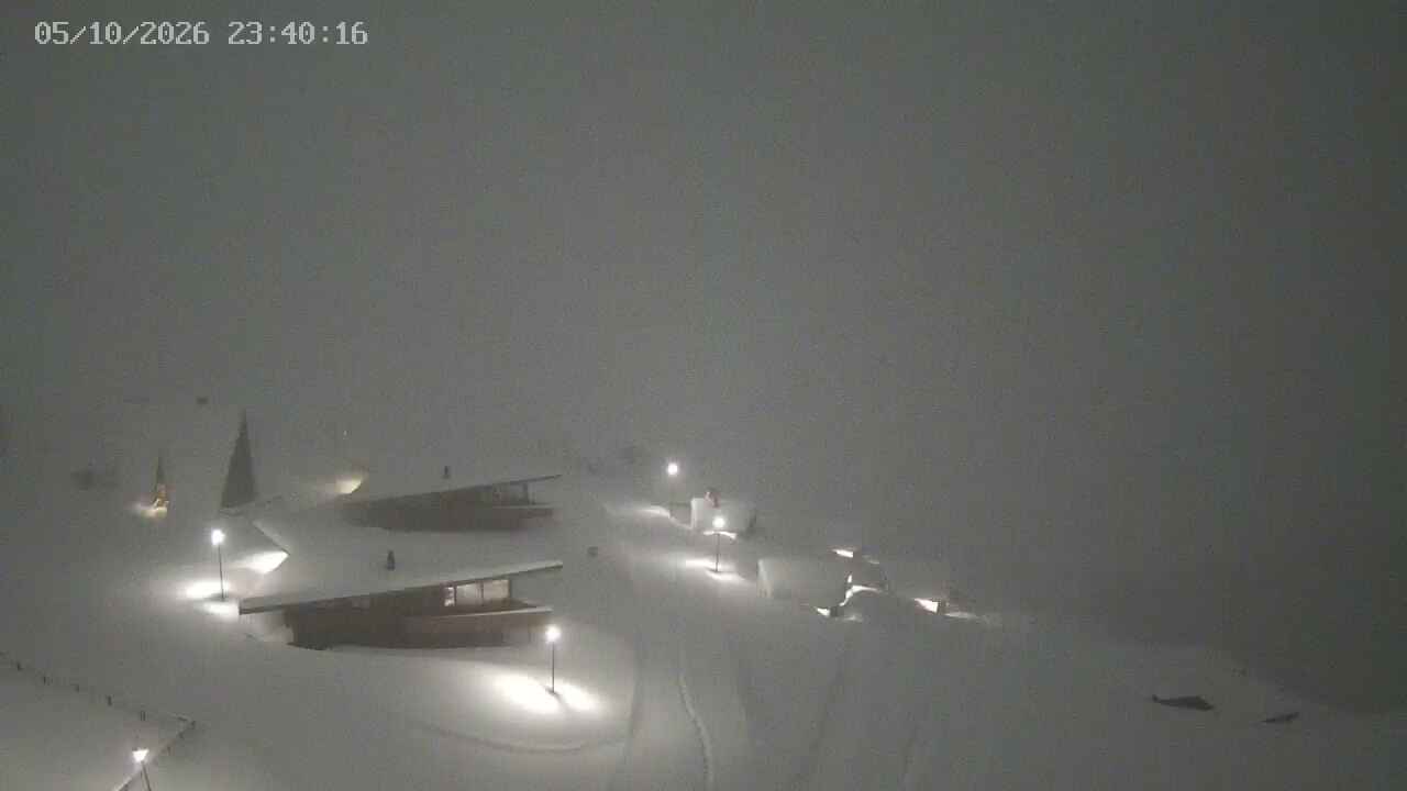 Portillo Roca Jack snow cam captured at 5 October 2026 at 11:41 pm GMT-3