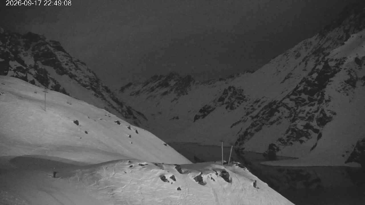 Portillo Conejo snow cam captured at 17 September 2026 at 11:49 pm GMT-3