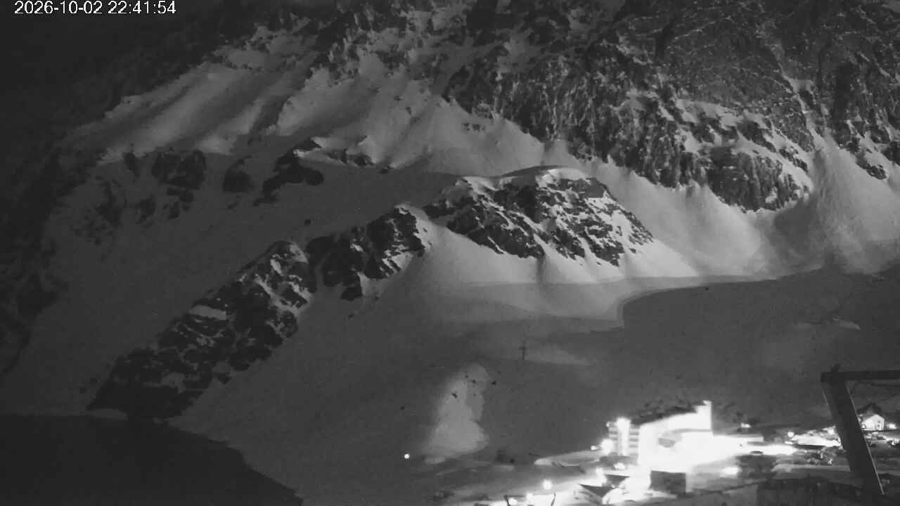 Portillo Conejo snow cam captured at 2 October 2026 at 11:42 pm GMT-3