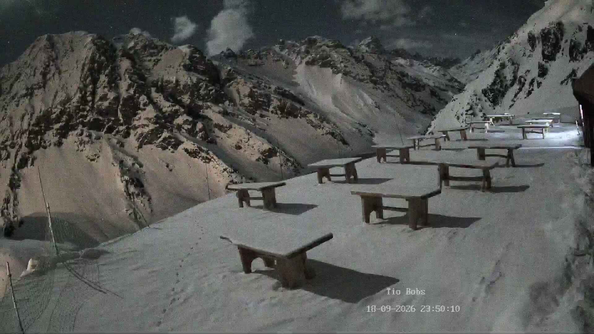 Portillo Tío Bobs snow cam captured at 18 September 2026 at 11:51 pm GMT-3