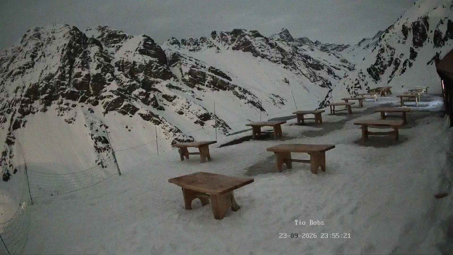 Portillo Tío Bobs snow cam captured at 23 September 2026 at 11:55 pm GMT-3