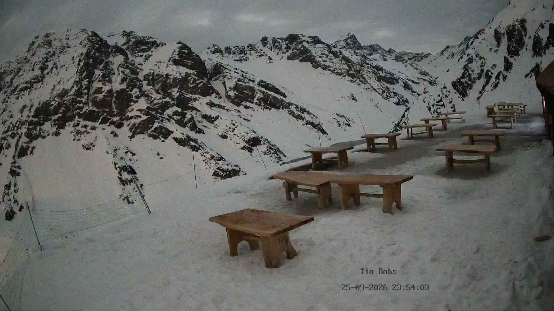 Portillo Tío Bobs snow cam captured at 25 September 2026 at 11:54 pm GMT-3