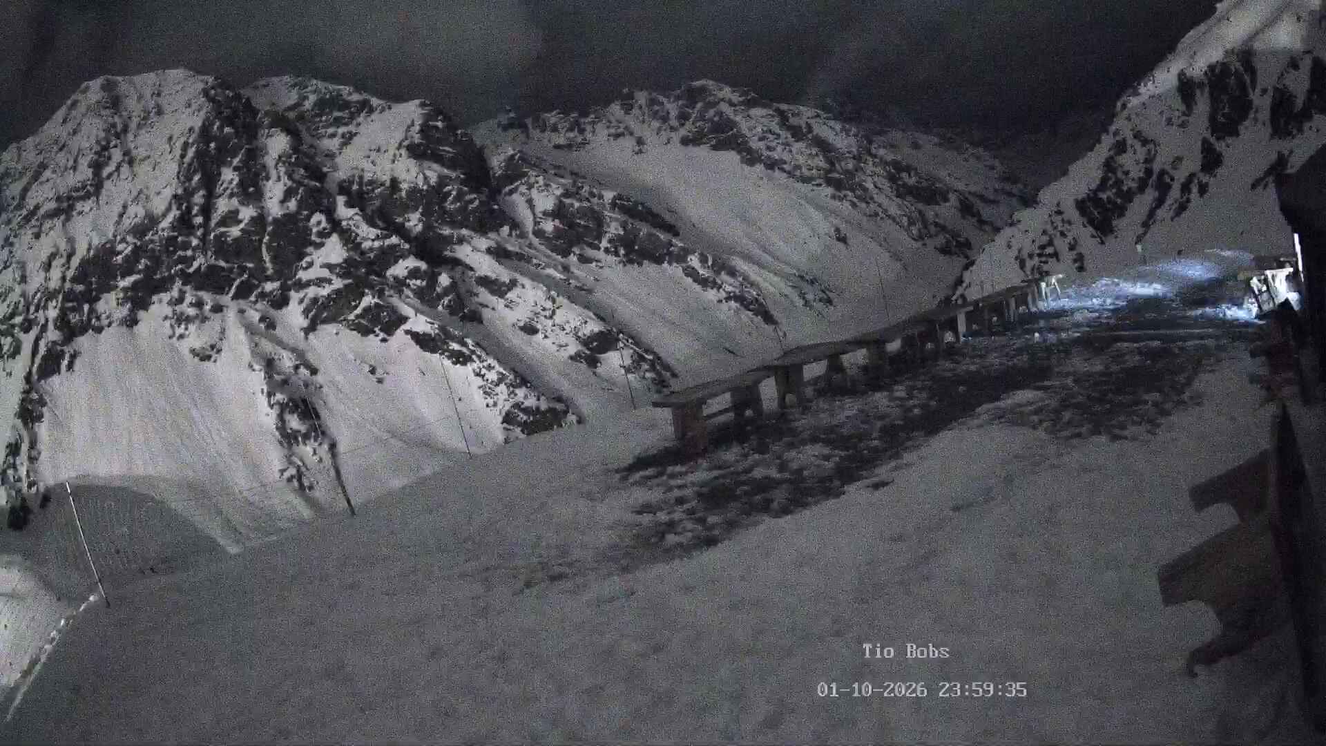 Portillo Tío Bobs snow cam captured at 1 October 2026 at 11:59 pm GMT-3