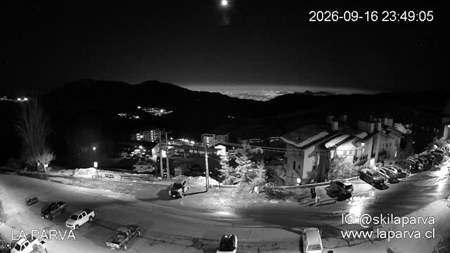 La Parva Commercial Area snow cam captured at 16 September 2026 at 11:49 pm GMT-3