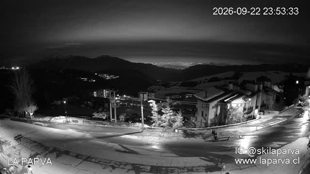 La Parva Commercial Area snow cam captured at 22 September 2026 at 11:53 pm GMT-3