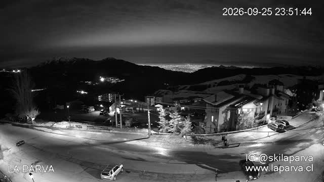 La Parva Commercial Area snow cam captured at 25 September 2026 at 11:52 pm GMT-3