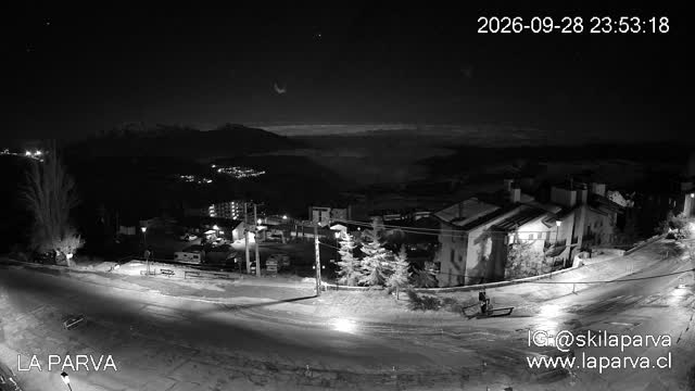 La Parva Commercial Area snow cam captured at 28 September 2026 at 11:53 pm GMT-3
