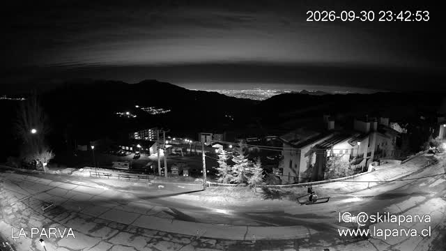 La Parva Commercial Area snow cam captured at 30 September 2026 at 11:43 pm GMT-3