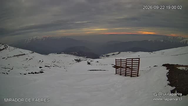 La Parva Fabres Lookout snow cam captured at 22 September 2026 at 11:53 pm GMT-3
