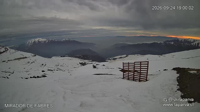 La Parva Fabres Lookout snow cam captured at 24 September 2026 at 11:50 pm GMT-3