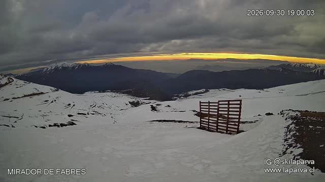 La Parva Fabres Lookout snow cam captured at 30 September 2026 at 11:52 pm GMT-3