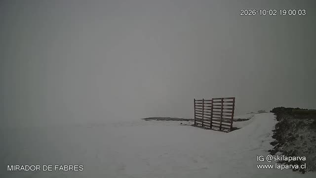 La Parva Fabres Lookout snow cam captured at 2 October 2026 at 11:27 pm GMT-3
