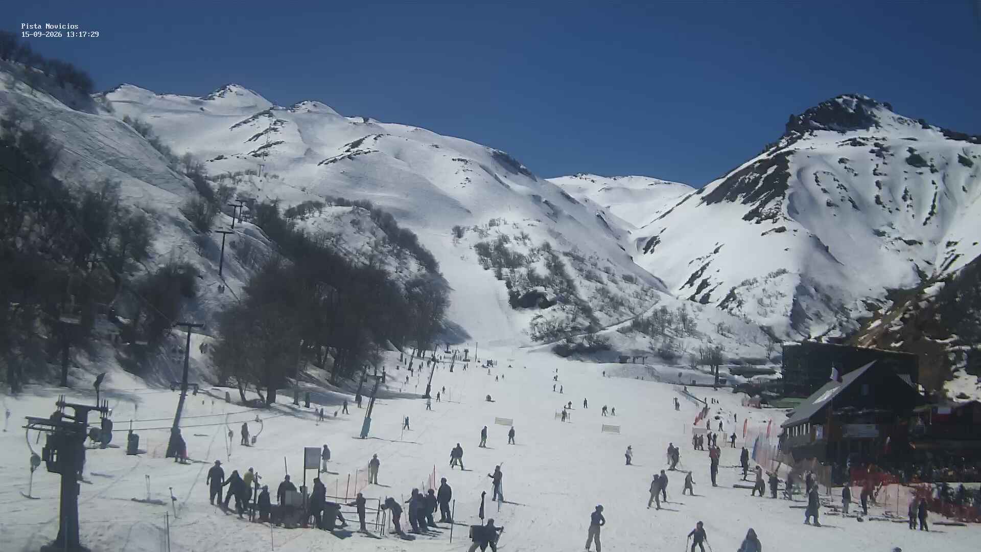 Nevados de Chillán Novicios Slope snow cam captured at 15 September 2026 at 1:17 pm GMT-3