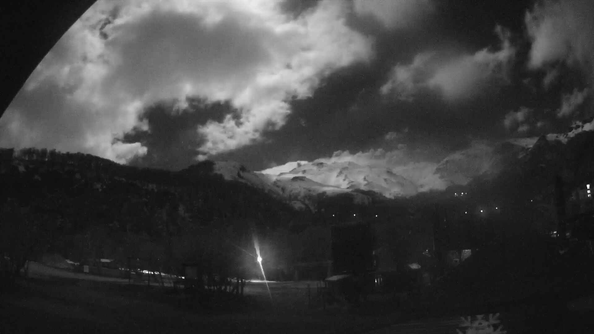 Nevados de Chillán Plaza Tata snow cam captured at 25 September 2026 at 11:53 pm GMT-3
