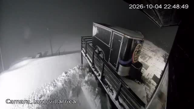 Pillán Pillán Lake Lookout snow cam captured at 4 October 2026 at 11:53 pm GMT-3