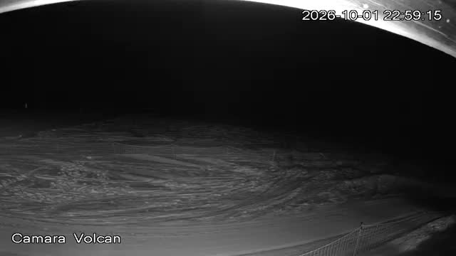 Pillán Pillán Volcano Lookout snow cam captured at 1 October 2026 at 11:59 pm GMT-3