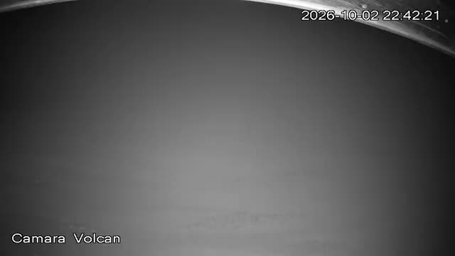 Pillán Pillán Volcano Lookout snow cam captured at 2 October 2026 at 11:42 pm GMT-3