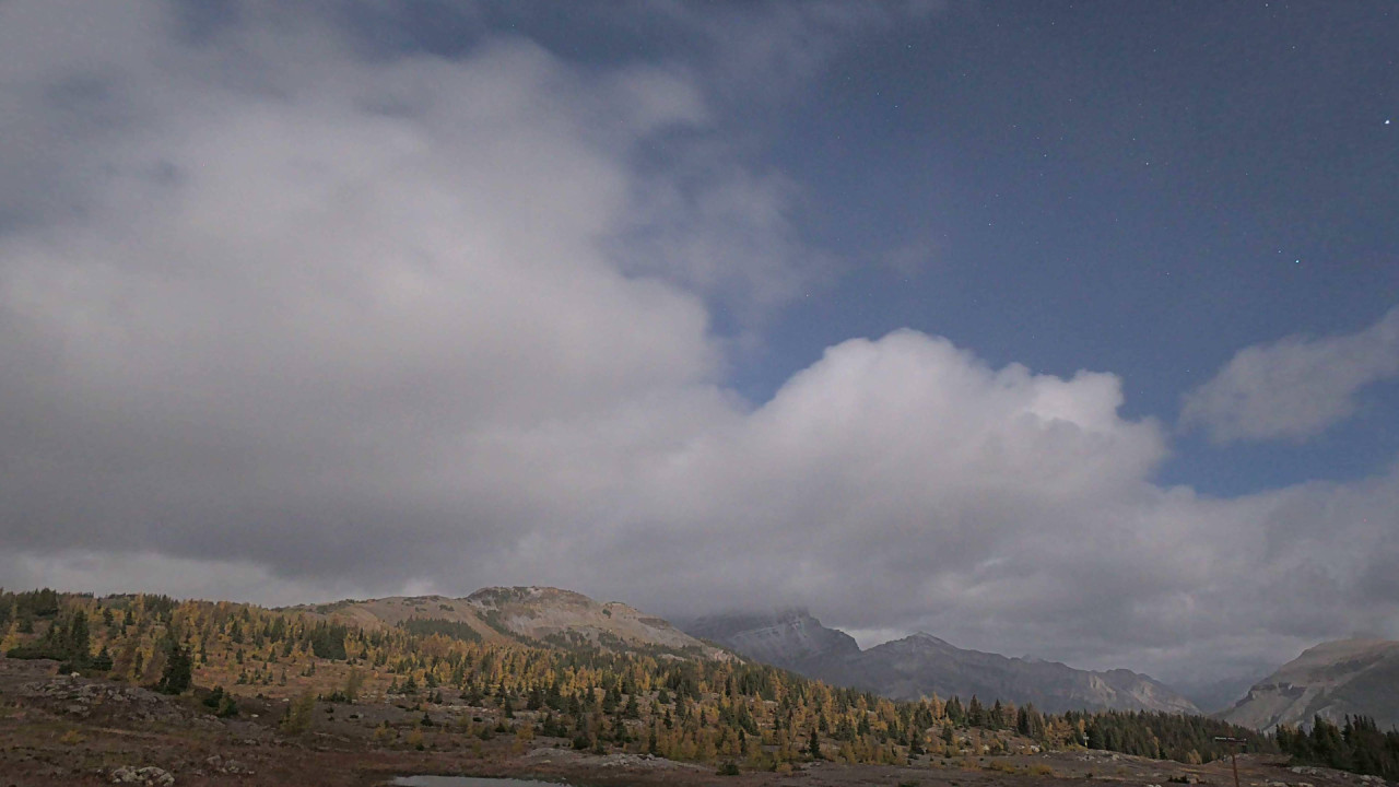 Banff Sunshine Aurora snow cam captured at 25 September 2026 at 11:56 pm GMT-6