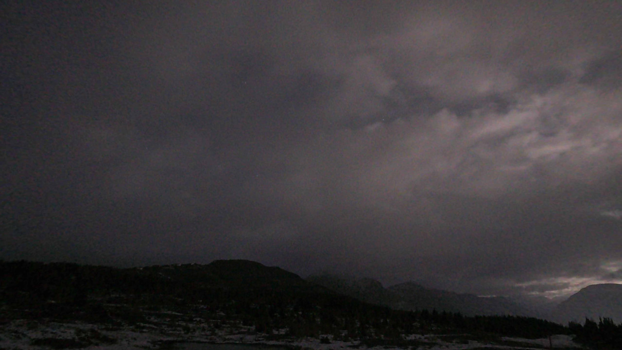 Banff Sunshine Aurora snow cam captured at 2 October 2026 at 11:58 pm GMT-6