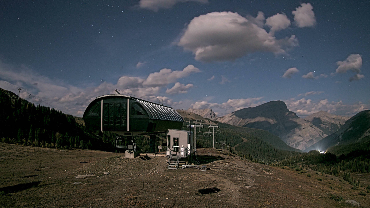 Banff Sunshine Strawberry Express Unload snow cam captured at 22 September 2026 at 11:52 pm GMT-6