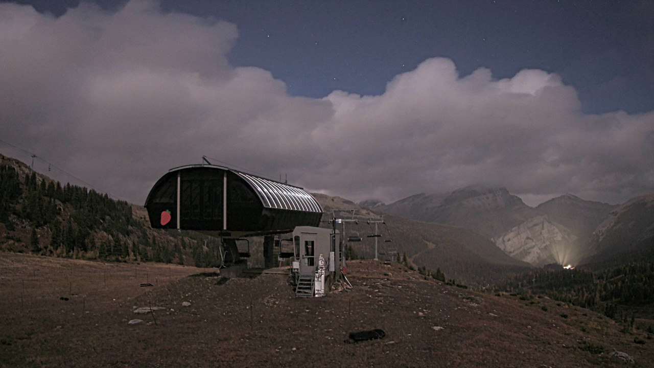 Banff Sunshine Strawberry Express Unload snow cam captured at 25 September 2026 at 11:55 pm GMT-6