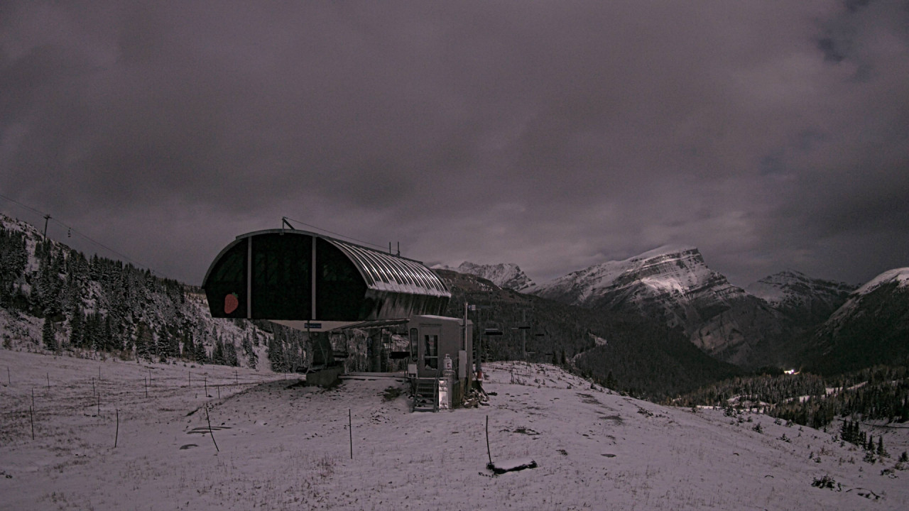 Banff Sunshine Strawberry Express Unload snow cam captured at 26 September 2026 at 11:58 pm GMT-6