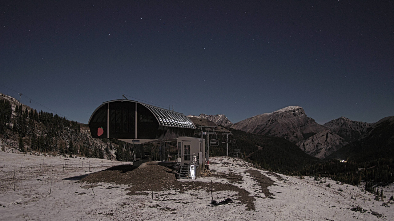 Banff Sunshine Strawberry Express Unload snow cam captured at 27 September 2026 at 11:50 pm GMT-6