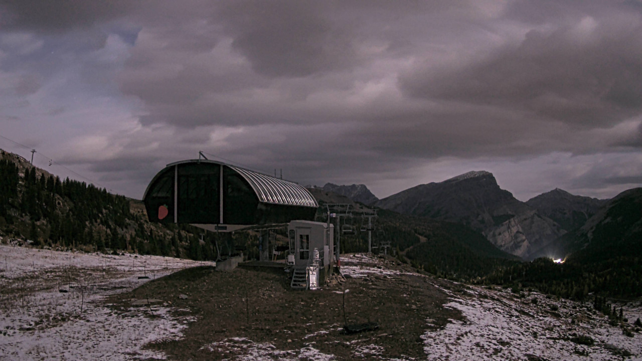 Banff Sunshine Strawberry Express Unload snow cam captured at 28 September 2026 at 11:50 pm GMT-6
