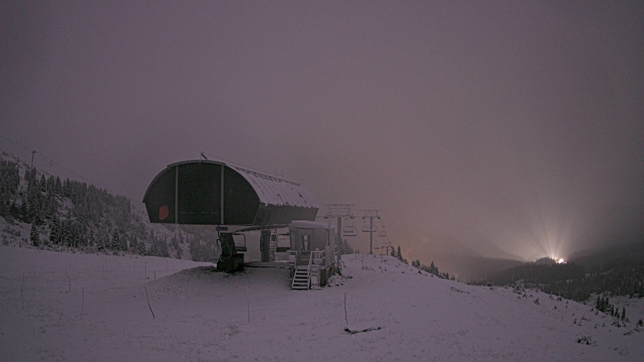 Banff Sunshine Strawberry Express Unload snow cam captured at 29 September 2026 at 11:38 pm GMT-6