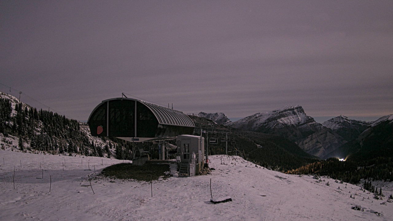 Banff Sunshine Strawberry Express Unload snow cam captured at 30 September 2026 at 11:48 pm GMT-6