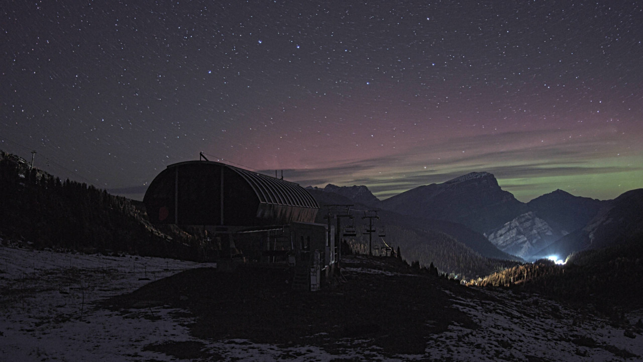 Banff Sunshine Strawberry Express Unload snow cam captured at 3 October 2026 at 11:53 pm GMT-6