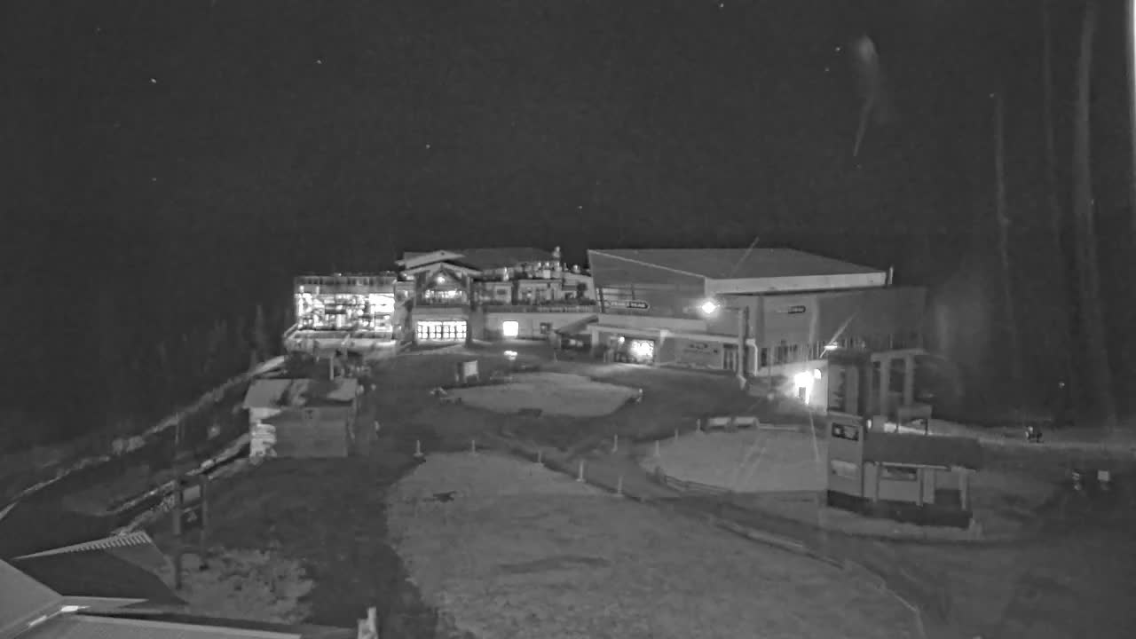 Whistler Blackcomb Roundhouse Lodge - Whistler Mountain snow cam captured at 17 September 2026 at 11:54 pm GMT-7