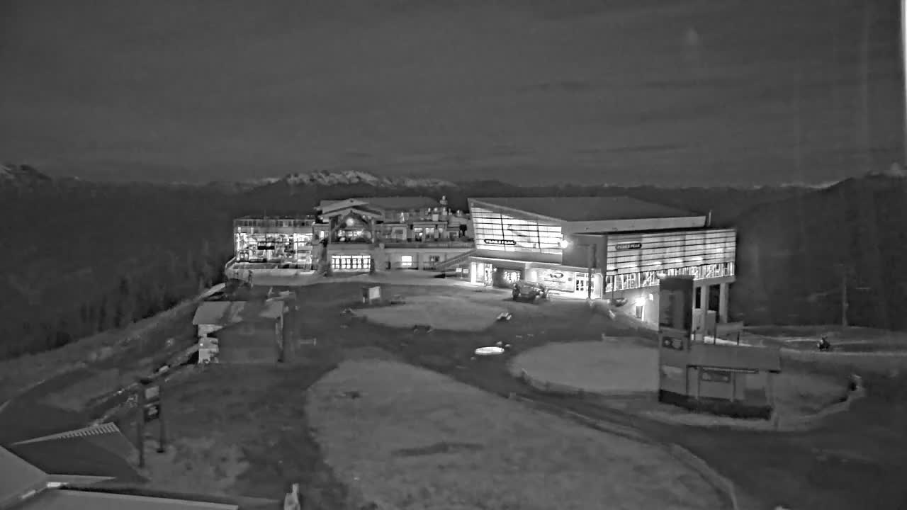 Whistler Blackcomb Roundhouse Lodge - Whistler Mountain snow cam captured at 27 September 2026 at 11:49 pm GMT-7