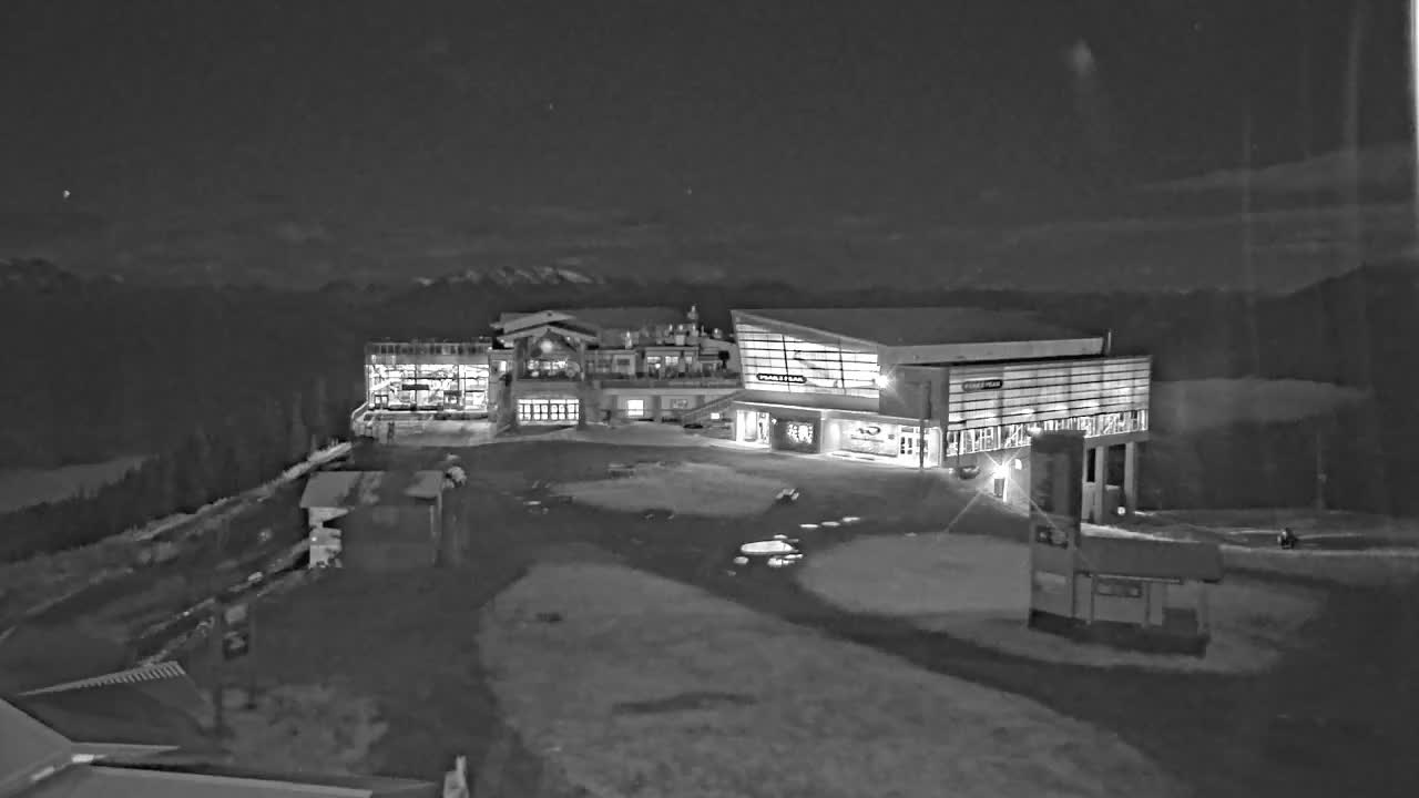 Whistler Blackcomb Roundhouse Lodge - Whistler Mountain snow cam captured at 29 September 2026 at 11:45 pm GMT-7