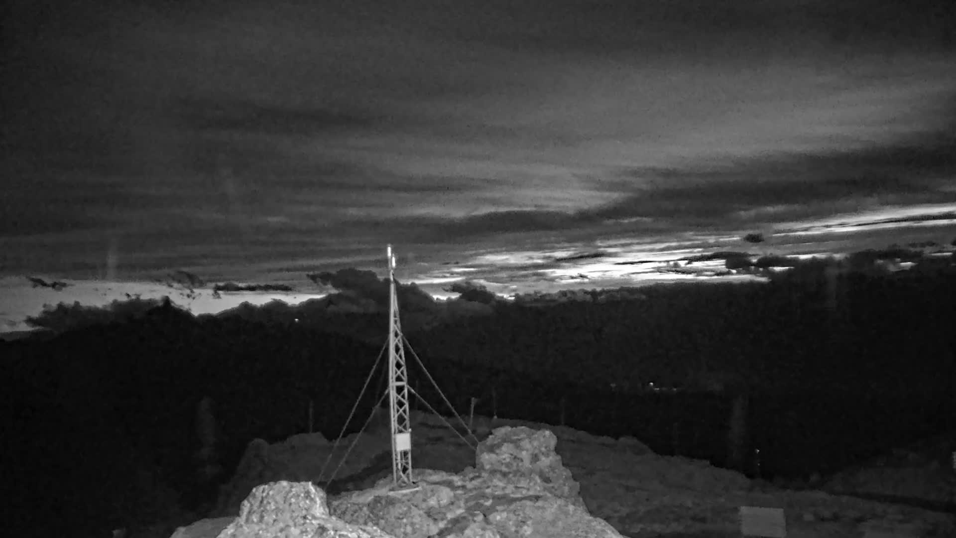 Whistler Blackcomb Whistler Peak snow cam captured at 5 October 2026 at 7:46 pm GMT-7