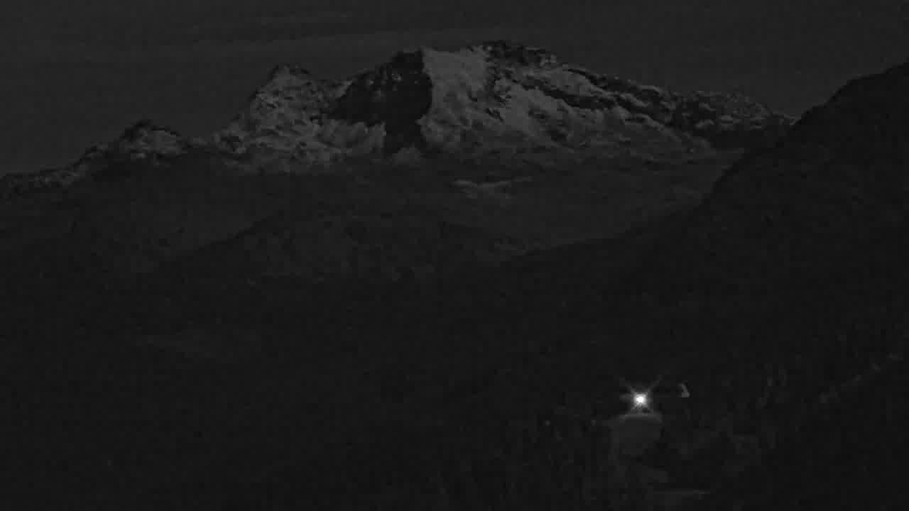 Whistler Blackcomb Rendezvous Lodge - Blackcomb Mountain snow cam captured at 27 September 2026 at 11:49 pm GMT-7