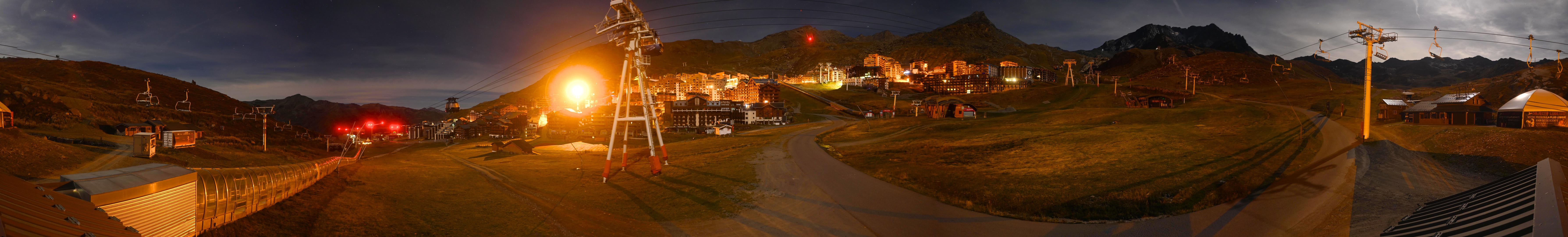 Val Thorens Rond Point des Pistes snow cam captured at 24 September 2026 at 11:58 pm GMT+2