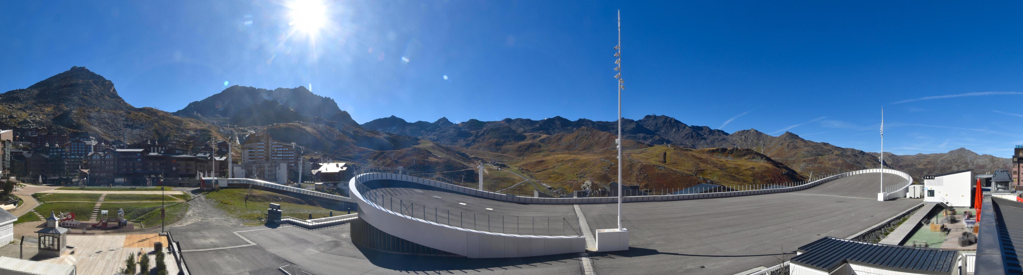 Val Thorens La Maison Restaurant snow cam captured at 26 September 2026 at 10:48 am GMT+2