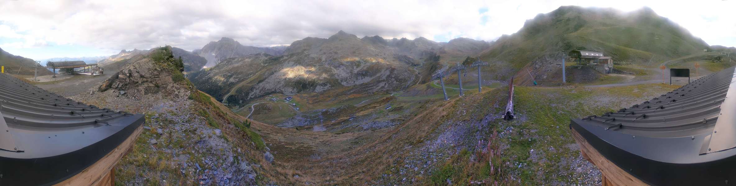 Méribel Bouquetin - 2,426 m snow cam captured at 15 September 2026 at 6:21 pm GMT+2