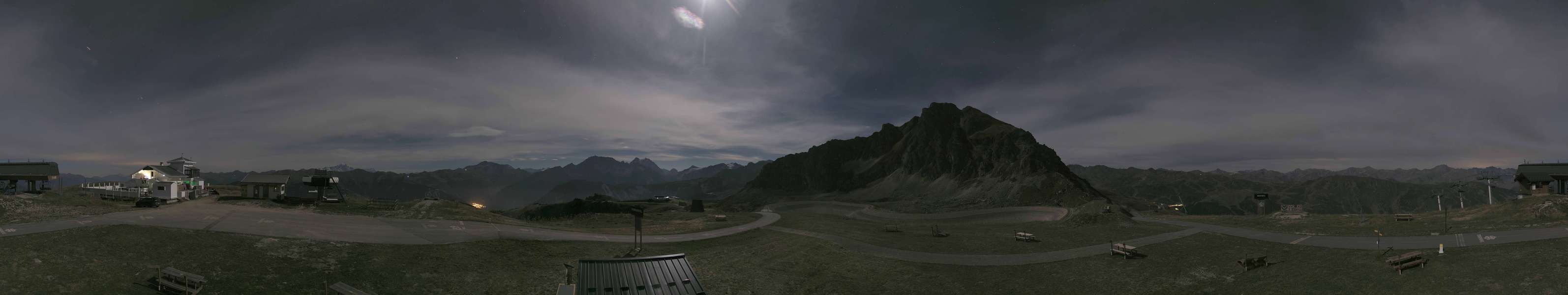 Méribel Col de la Loze - 2,304 m snow cam captured at 28 September 2026 at 11:47 pm GMT+2