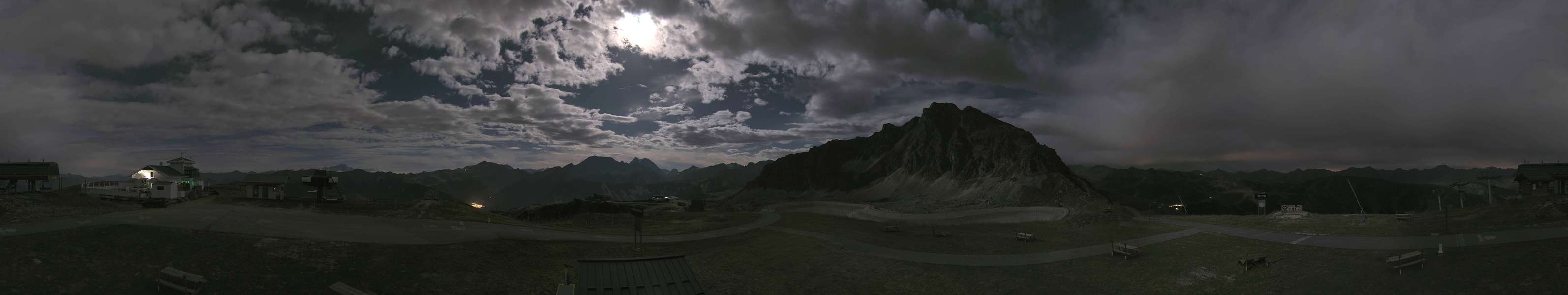Méribel Col de la Loze - 2,304 m snow cam captured at 29 September 2026 at 11:43 pm GMT+2