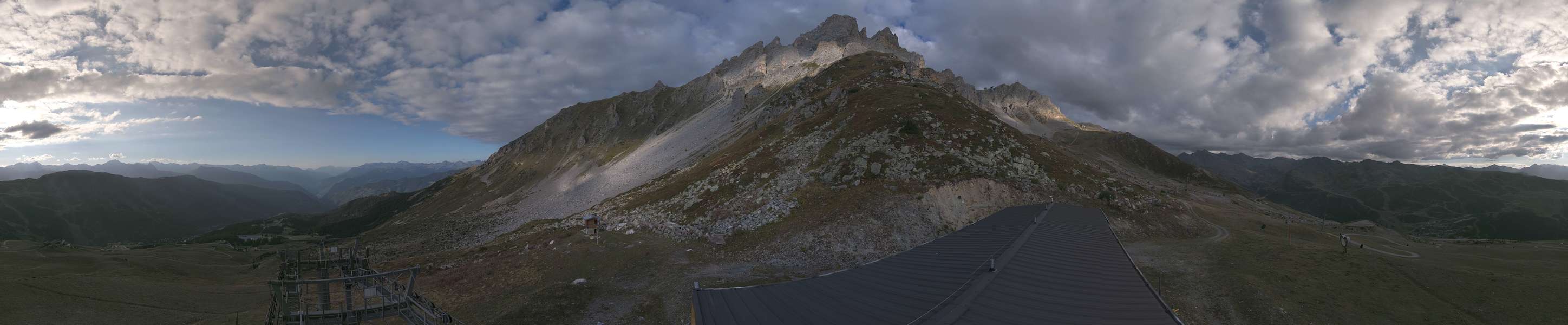 Méribel Saulire Side - 2,117 m snow cam captured at 15 September 2026 at 6:42 pm GMT+2