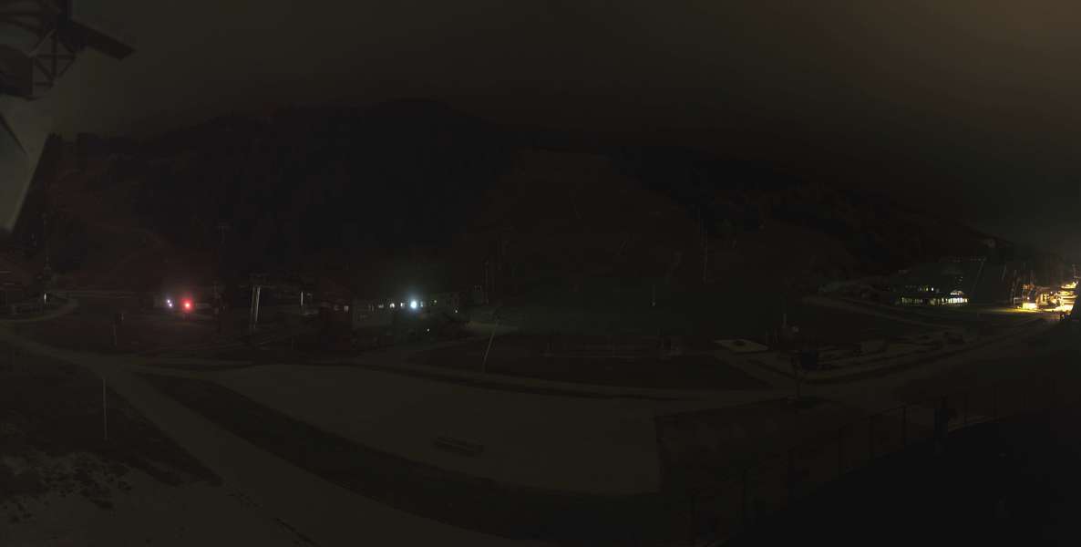 Méribel La Chaudanne - 1,450 m snow cam captured at 17 September 2026 at 11:52 pm GMT+2