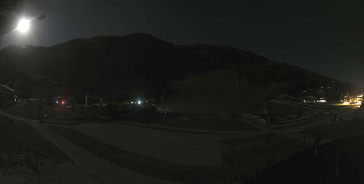 Méribel La Chaudanne - 1,450 m snow cam captured at 22 September 2026 at 11:40 pm GMT+2