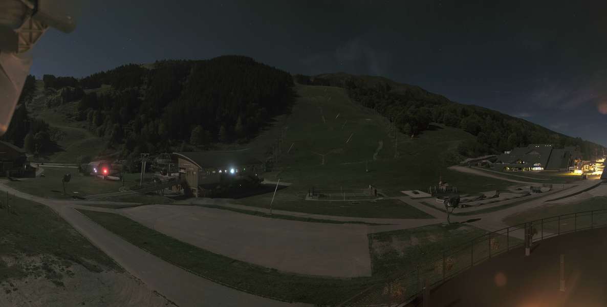 Méribel La Chaudanne - 1,450 m snow cam captured at 25 September 2026 at 11:54 pm GMT+2
