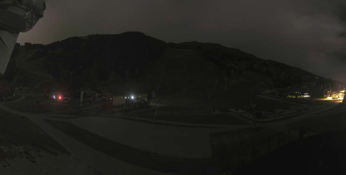 Méribel La Chaudanne - 1,450 m snow cam captured at 29 September 2026 at 11:36 pm GMT+2
