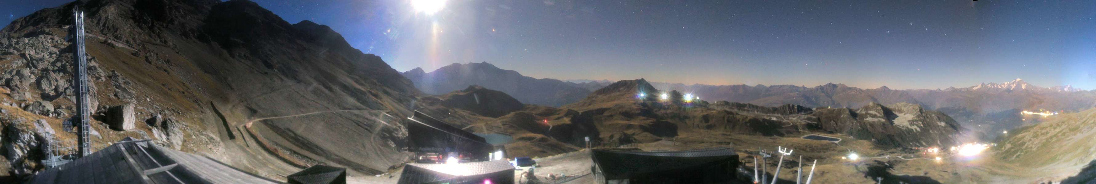 Les Arcs Varet snow cam captured at 22 September 2026 at 11:57 pm GMT+2