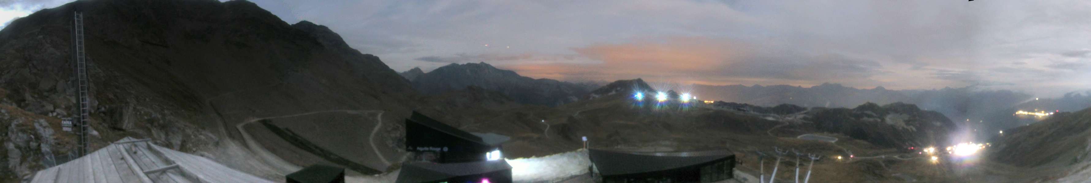 Les Arcs Varet snow cam captured at 30 September 2026 at 11:33 pm GMT+2