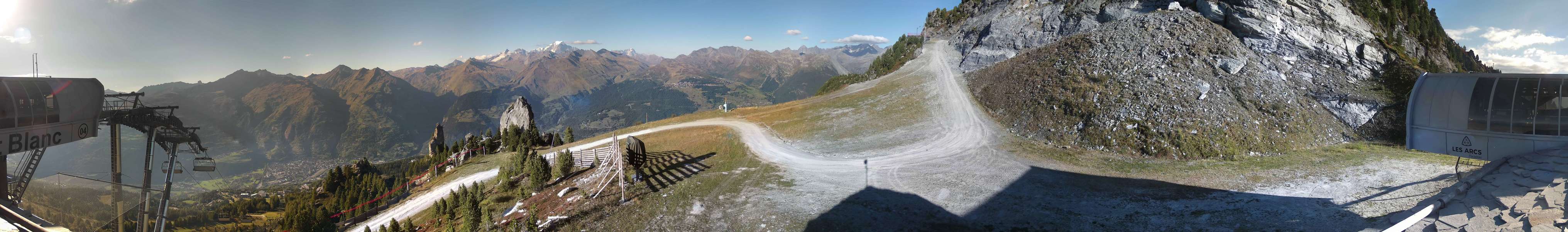 Les Arcs Mont-Blanc snow cam captured at 15 September 2026 at 5:49 pm GMT+2